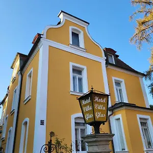 Glas Hotel